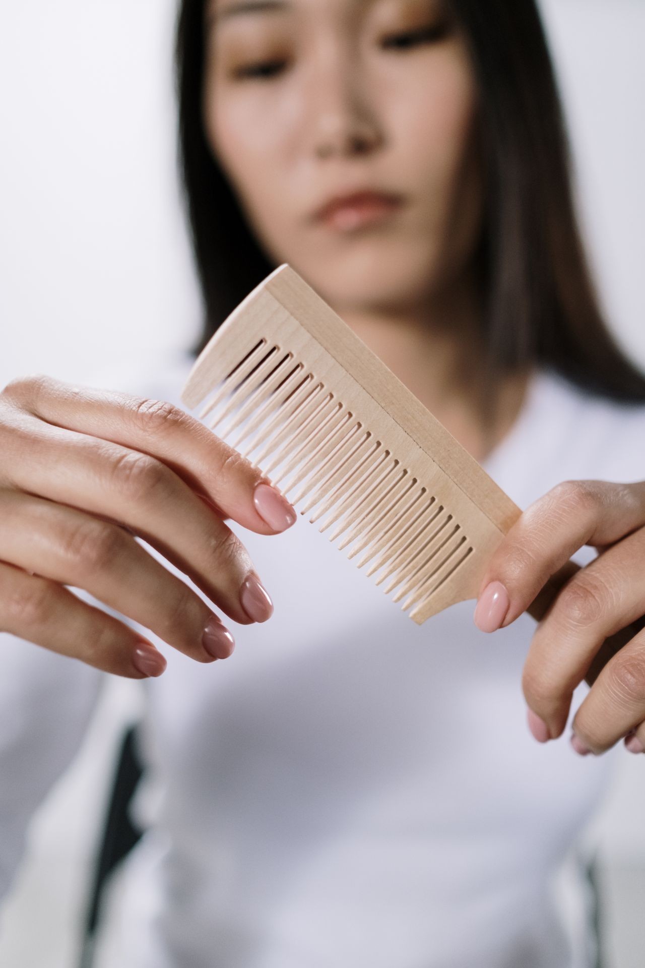 Chute de cheveux en automne : normale ou à surveiller ?